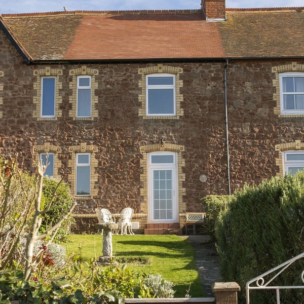 HARBOUR VIEW COTTAGE, family friendly, with open fire in Watchet