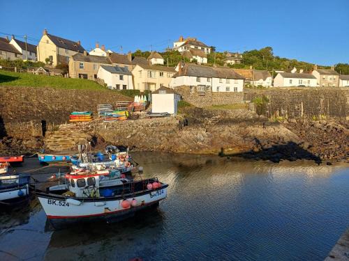 Harbour Views, Coverack