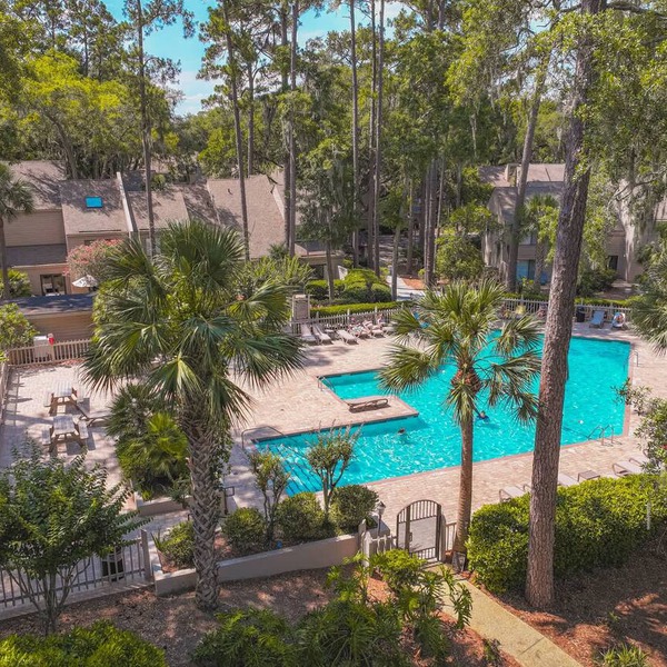 HarbourTown Retreat - Pool, Golf View, Walk to HT!