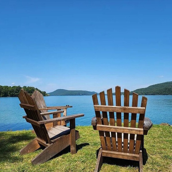 Hatch's Perch - Quaint 2nd floor apt, private balcony, terrific lake views