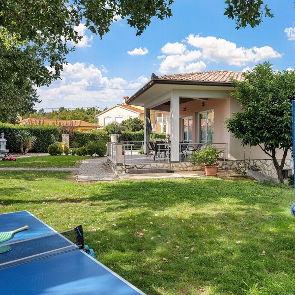 Haus D&E with private Pool by 22Estates
