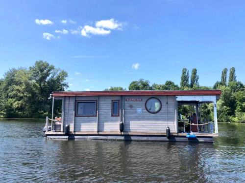 Hausboot NautikHus auf der Havel