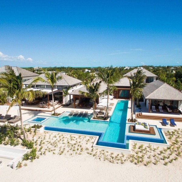 Hawksbill Villa - glorious 8-bedroom beachfront villa in Turks