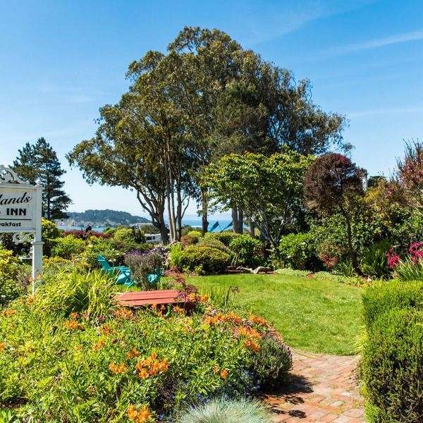 Headlands Inn Bed & Breakfast
