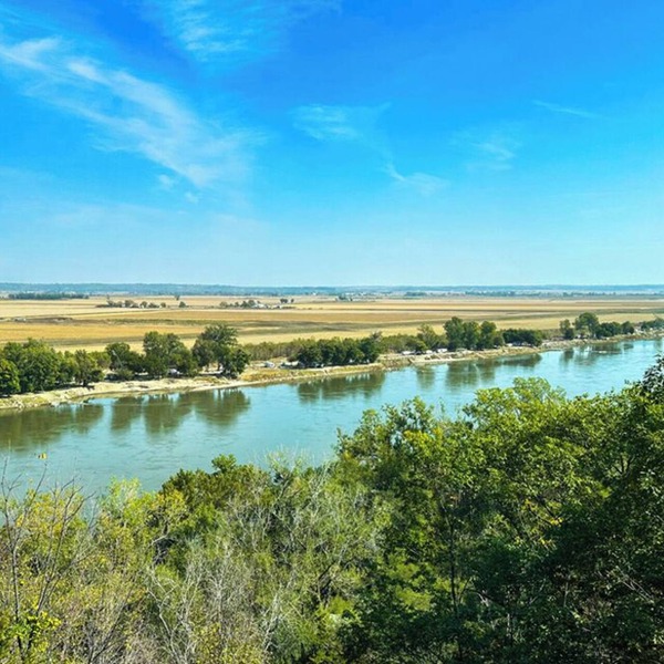 Healing River Mojo Dojo- private retreat overlooking the grand Missouri River