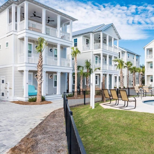 HEATED POOL,Beachside of 30A -.2 mile walk to beach, 2 blocks to Rosemary
