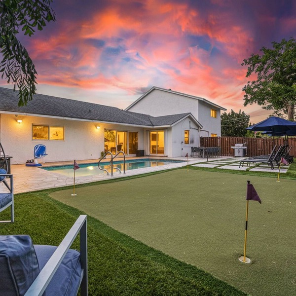 Heated Pool * Putting Green * 5 min from Beach!
