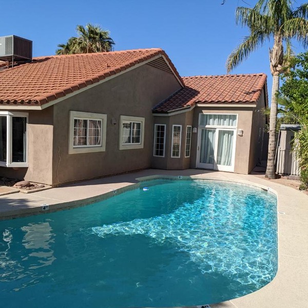 Heated Pool - Spacious, Cheerful Home 5br/3bath