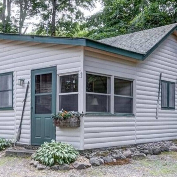 Hemlock Hide-A-Way Cozy Romantic Private Lake Cabin