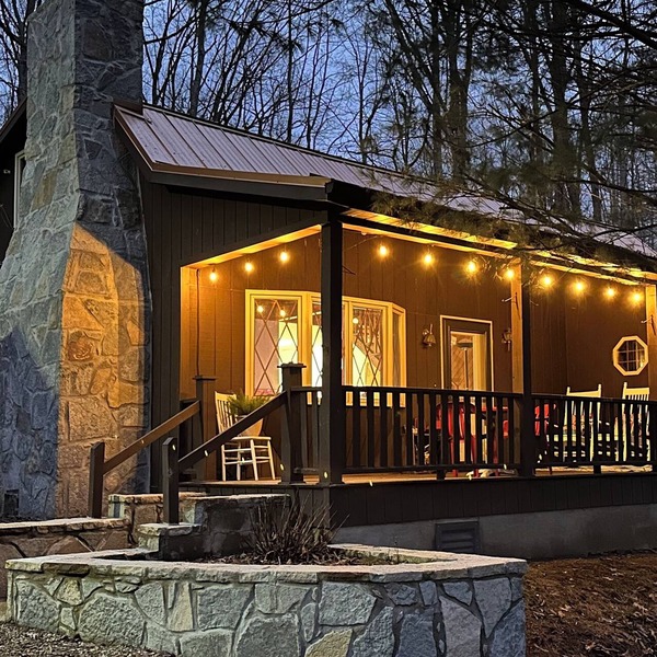 Hemlock Retreats - Cabin, 6 Acres, Hot Tub & Winery