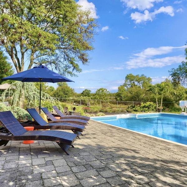 Hershey Attractions! Fire Pit, Hot Tub, Pool, Game Room and 15 Mins To Hershey!