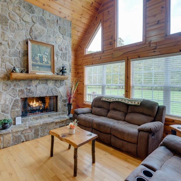 Hiawassee Riverfront Cabin: 7 Mi to Lake Chatuge!