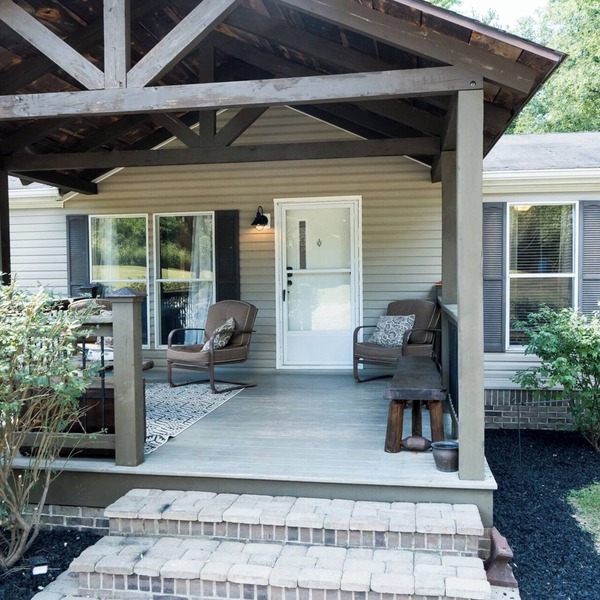 Hickory Hideaway - 4 Bedroom/2 Bath in quiet country setting