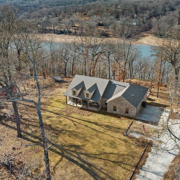 Hickory Hill Haven: Waterfront > Hot Tub > Fire Pit > Relax