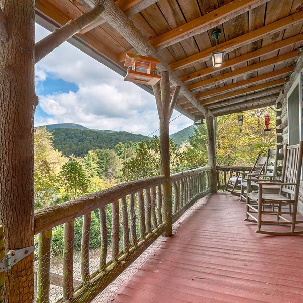 Hickory Nut Lodge, Romantic, Cozy, Amazing Views, Hot Tub, Fireplace, Pets OK
