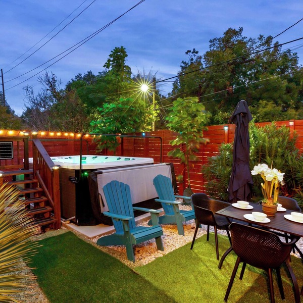 Hidden Downtown Gem- SwimSpa&FreeParking& Rooftop DT View; Walk2 Moody&UT&6th St