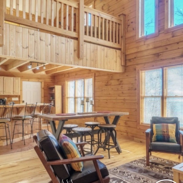 Hidden Gem a Spacious 4-Bedroom Cabin for Groups