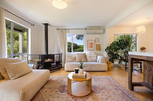 Hidden Gem Cottage with Private Garden - Near Town
