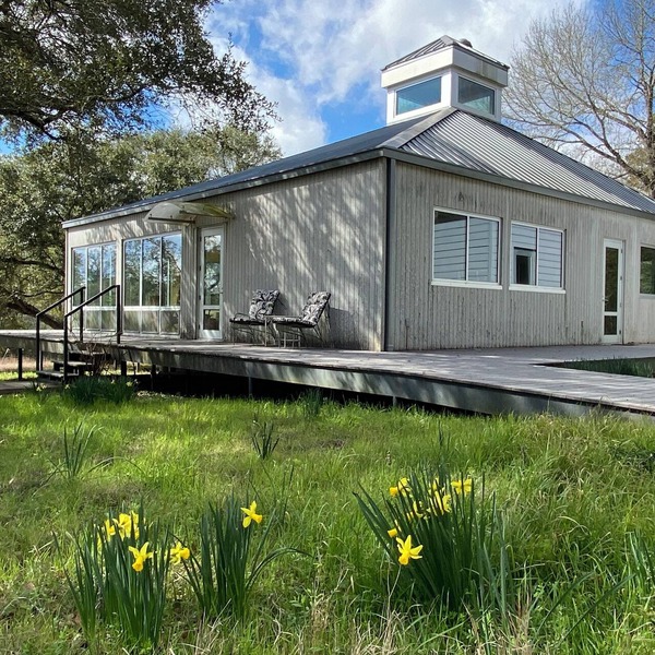 Hidden Gem on the prairie, a house of light and ease