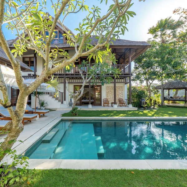 Hideaway Cliffside 3BR Pool Villa Near Beach