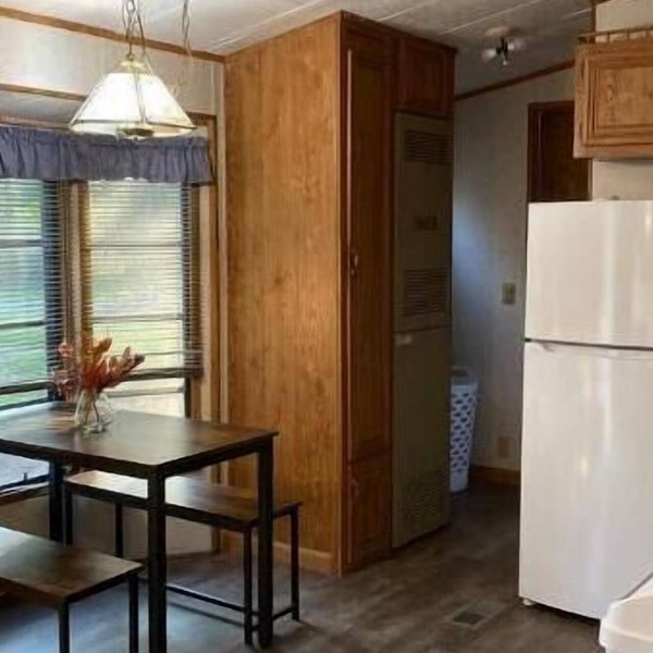 Hideaway! less than a mile to the acres