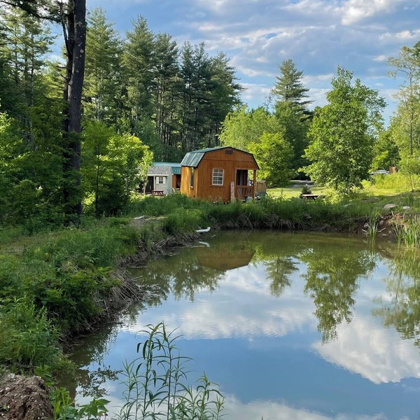 HideAway Tiny Cabin. In the Mountains AC Bathroom. Shower. Dog Friendly.