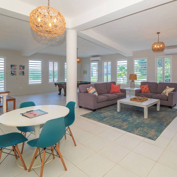 Hideaway with Wraparound Balcony: Beautiful Views, Great Vibes, Family Friendly