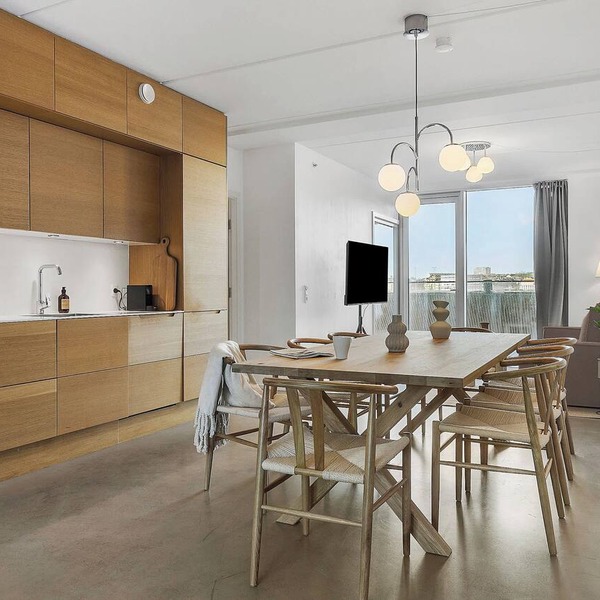High-End Marina Apt w Outdoor Areas & Free Parking