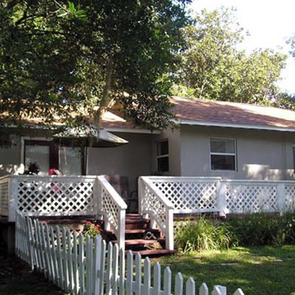 High Hedges Cottage - Close to downtown Mt Dora in quiet neighborhood