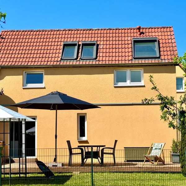 High-quality vacation home near Potsdam, within walking distance of the water. Pet friendly!