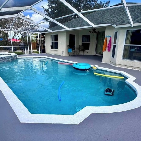 High Tide Getaway/Spacious 4 bed house in Brandon with pool and hot tub/Fits 12