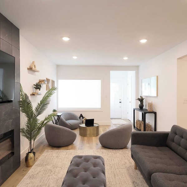 Highland Park 3BR Family + Pet Friendly Retreat Close to MOA, Airport, Colleges