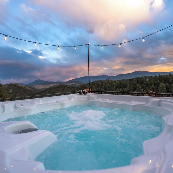 Highline Mountain Escape - Hot Tub, Games, Views, Movie Theatre, Near Denver