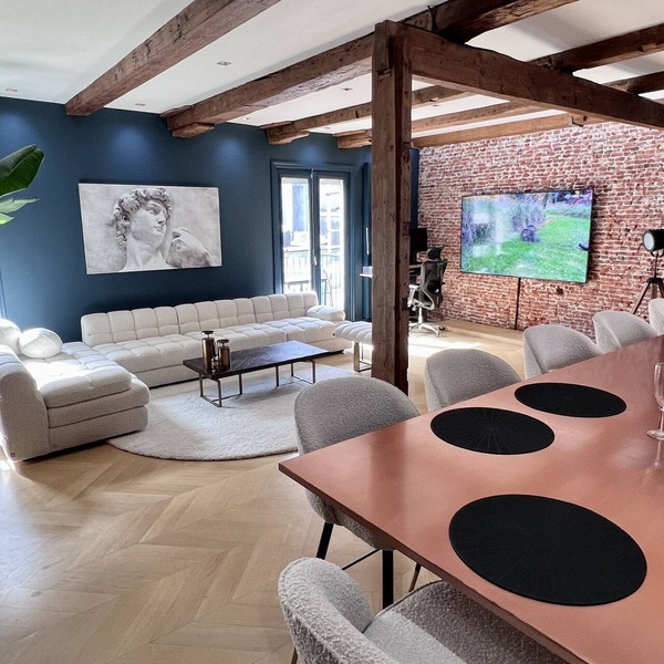 Highly Luxurious & Fancy 7-star Apartment in the City