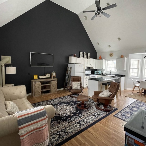Highly rated 3 Bed,3 Bath, 0 cleaning fee dog friendly additional daily fee.