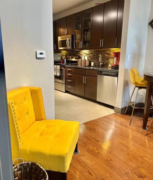 HighRise/Balcony/Luxury/Condo