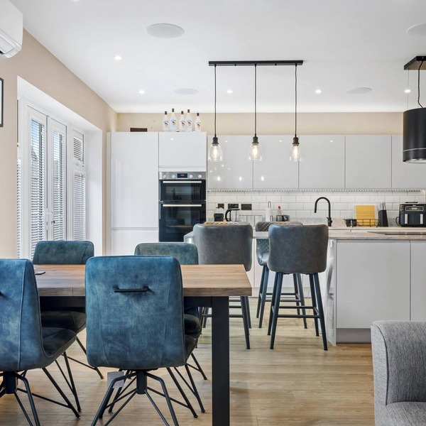 HighSpec Home Office SkyTV Families, Relocators, Contractors