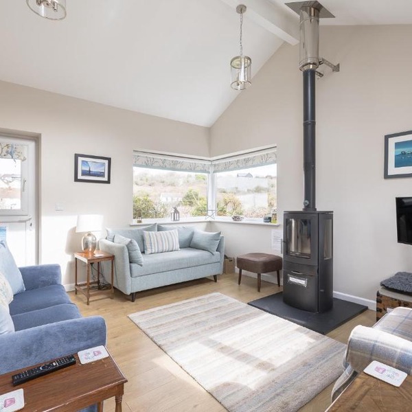 Highview, extended 2 bedroom house, with view, near coast path