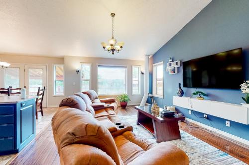 Hike, Golf & Explore: Driggs Home w/Patio & Grill
