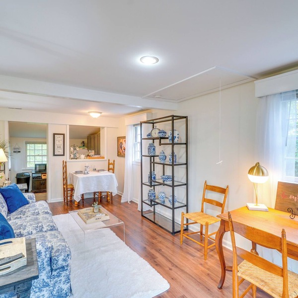 Hike, Sip & Explore: Charming Waterford Cottage!