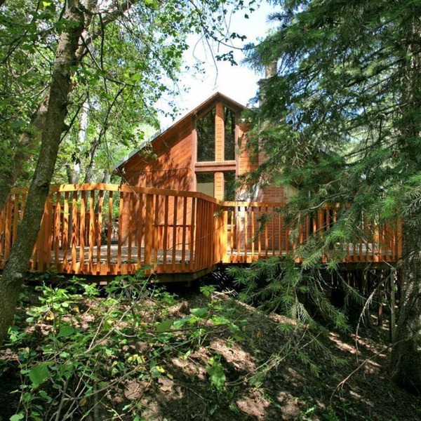 HILLSIDE HIDEAWAY * GREAT FAMILY RETREAT* HOT TUB, SAUNA, KIDS LOFT