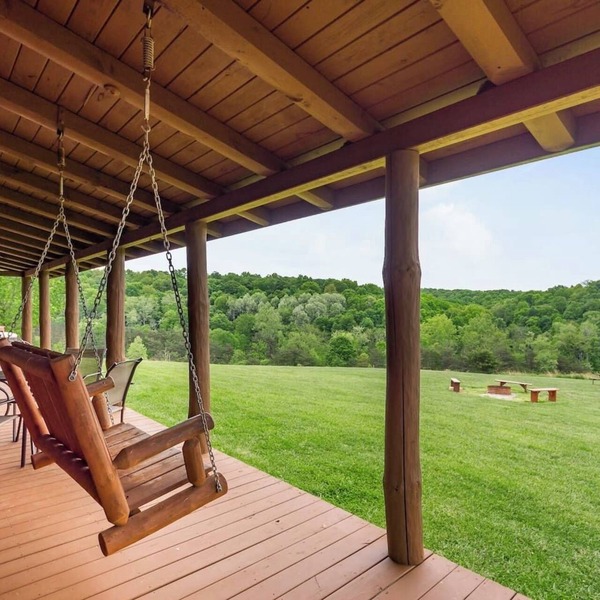 Hillside spacious Lodge in the Heart of Hocking