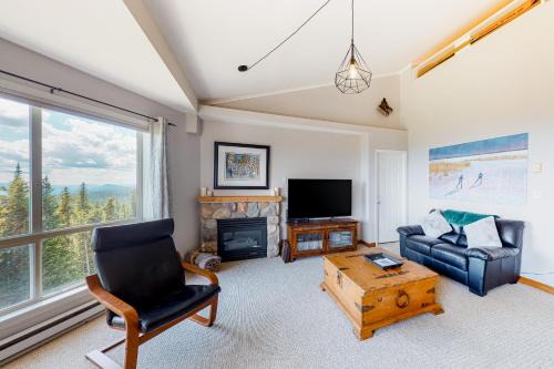 Hilltop Hideaway Condo - Legacy 401A
