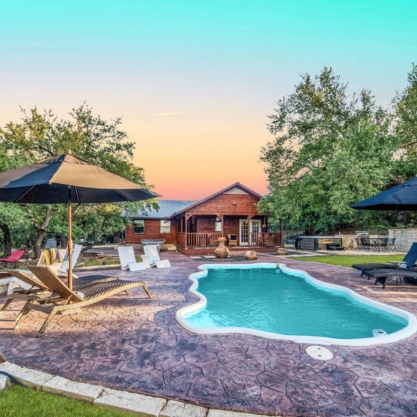 Hilltop Oasis w/Pool, Hot Tub, Fire Pit + Views