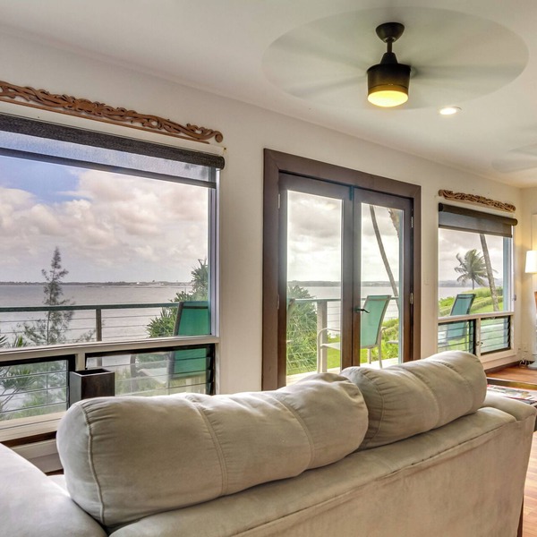 Hilo Home w/Private Deck + Stunning Ocean Views!