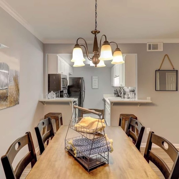 Hilton Head 2BR Townhouse Walk to Shops & Dining