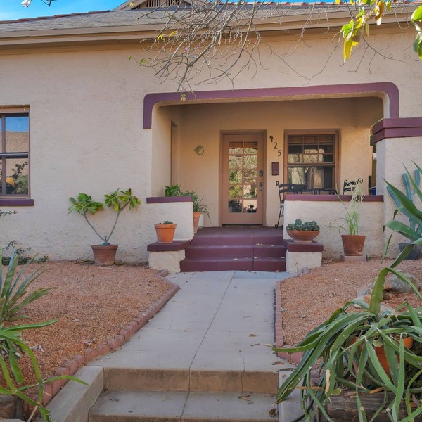 Historic Adobe off 4th Ave, near the U, private yard, Dogs OK!