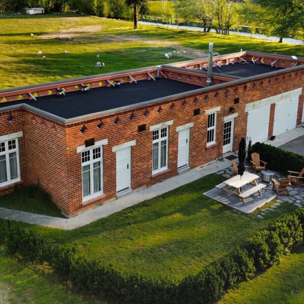 Historic Castle Coach House – Trail & Wineries