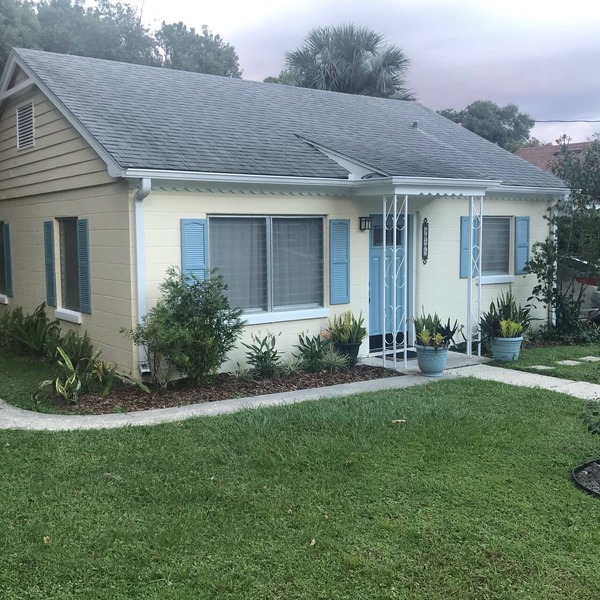 Historic District Bungalow - Easy Walk to Downtown