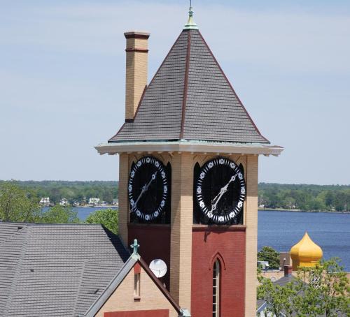 Historic Downtown Clock Tower View Condo-2 Bedroom